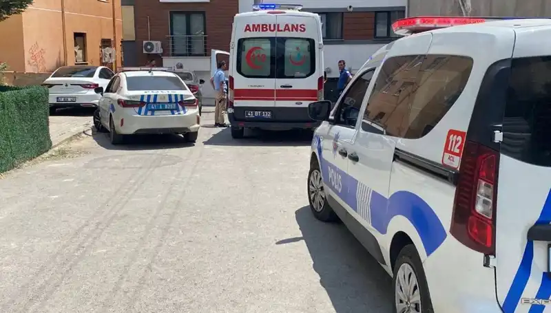 Kardeşler Arasındaki Bıçaklı Kavga, Bir Polisin Yaralanmasıyla Sonuçlandı!