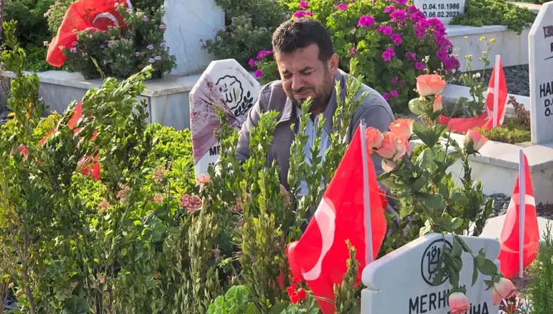Deprem Şehitliği: Bayramda Yaşanan Duygusal Ziyaretler