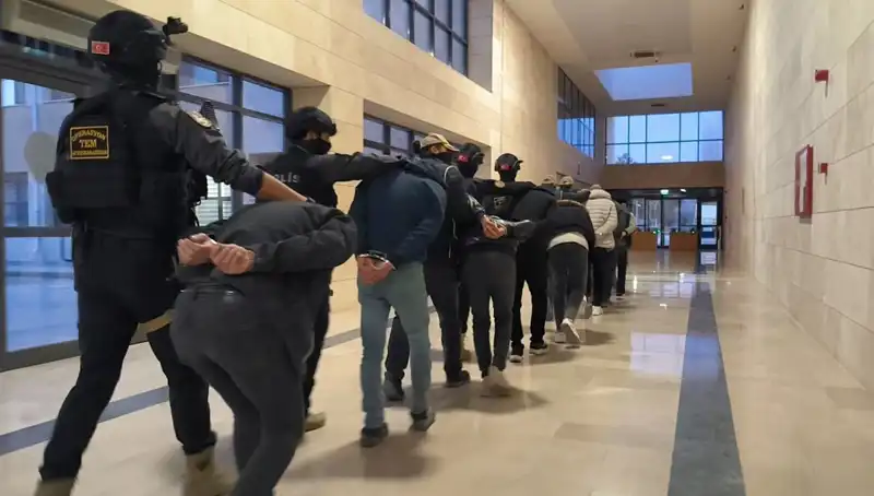 Türkiye'de DAEŞ'e Yönelik Operasyon: 298 Şüpheli Gözaltında