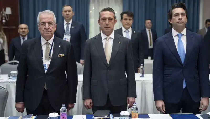 Fenerbahçe'de İmza Sayısı Rekor Seviyelere Ulaştı: Taraftarlar Coştu!