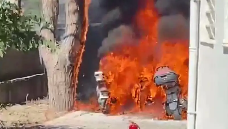 Park Halindeki 6 Motosiklet Alev Alev Yandı: Gizemli Yangının Nedeni Belirsiz