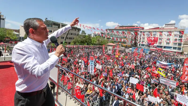 Özgür Özel'den Çarpıcı Açıklamalar: Silah Bırakma Çağrısı ve Destek Mesajı