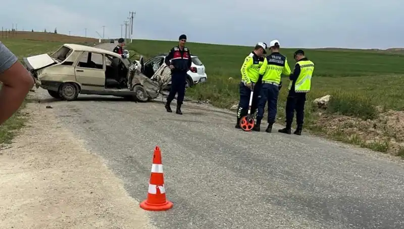 Annesine Gitmek İçin Yola Çıkan Genç Kız Kazada Hayatını Kaybetti