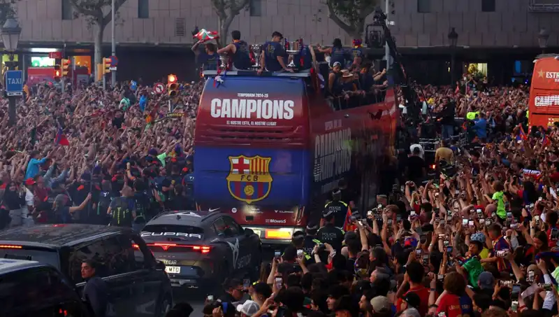 Barcelona'nın Yıldız Futbolcuları, Taraftarlarıyla Unutulmaz Bir Gün Geçirdi