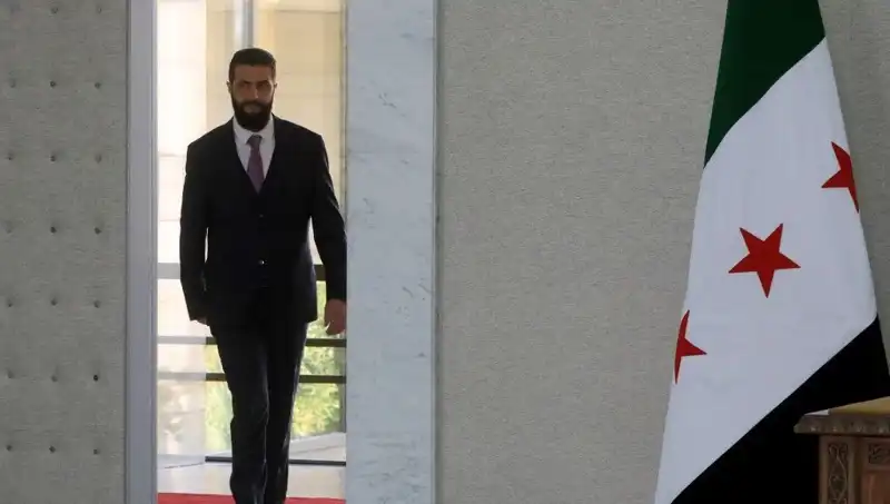 Fransa, Suriye’nin Yeniden İnşasında Stratejik Rol Oynamaya Hazırlanıyor