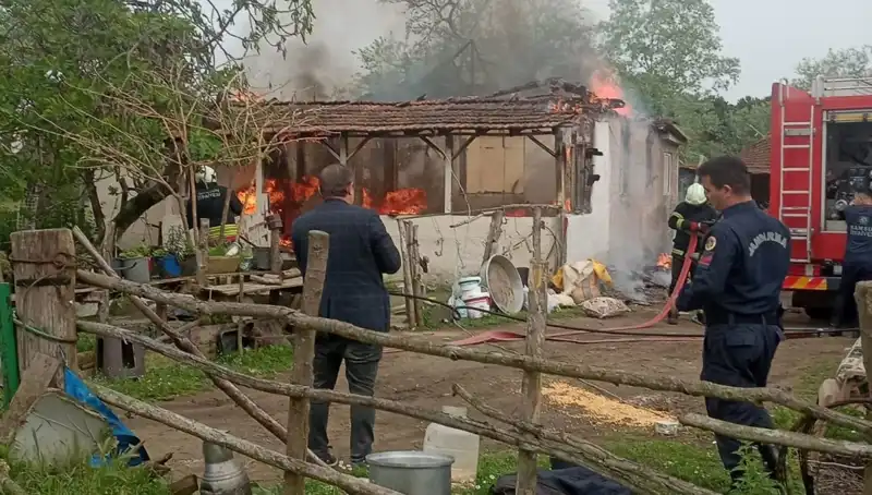 Elektrik Kontağından Çıkan Yangın, Binayı Küle Çevirdi!