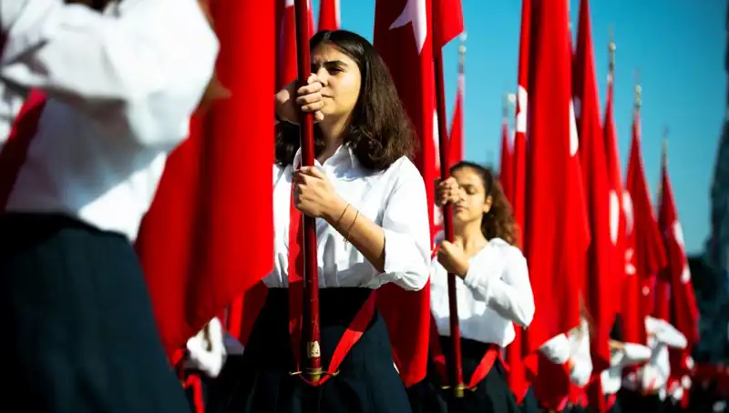 19 Mayıs'ta Okullar Tatil Mi? Resmi Tatil Durumu Açıklandı!