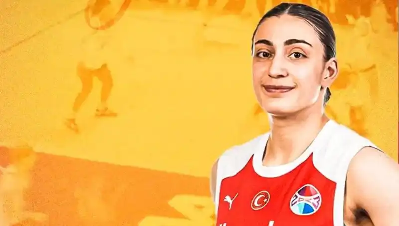 Galatasaray, Geleceğini Şekillendirmek İçin Üç Oyuncuyla Sözleşme Uzattı
